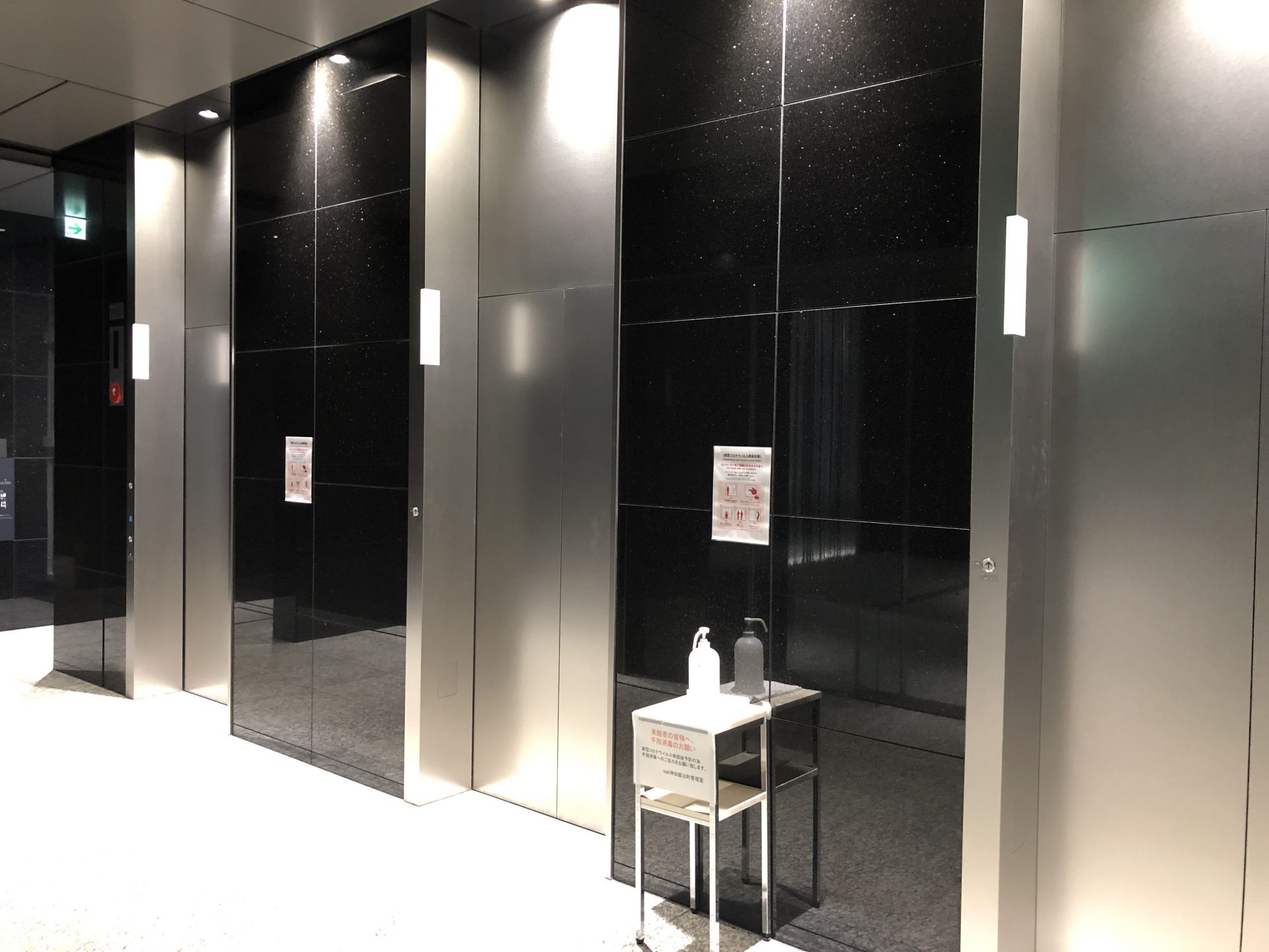 ビジネスエアポート神田 エレベーターで7Fへ上がり、正面が受付