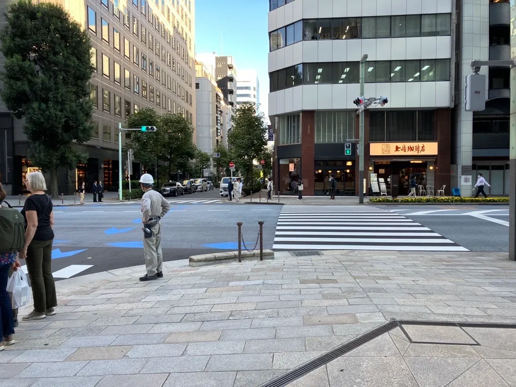 ビジネスエアポート京橋 中央通りの横断歩道を渡り右折