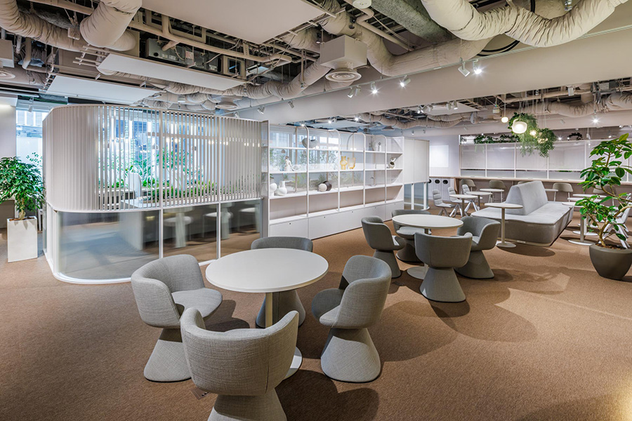 ビジネスエアポート渋谷サクラステージ_併設ラウンジ内打ち合わせエリア1